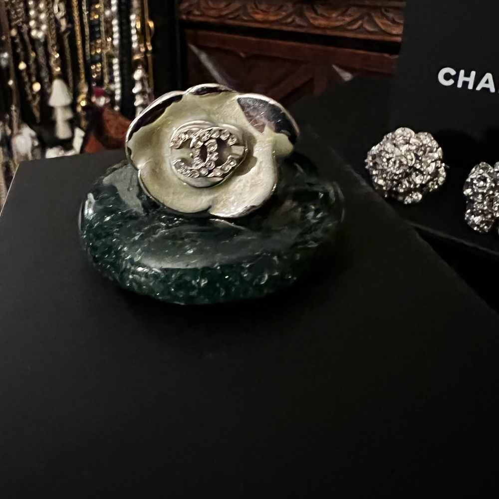 🌹 AUTHENTIC CHANEL RING SIZE 6.5 - Picture 6 of 10